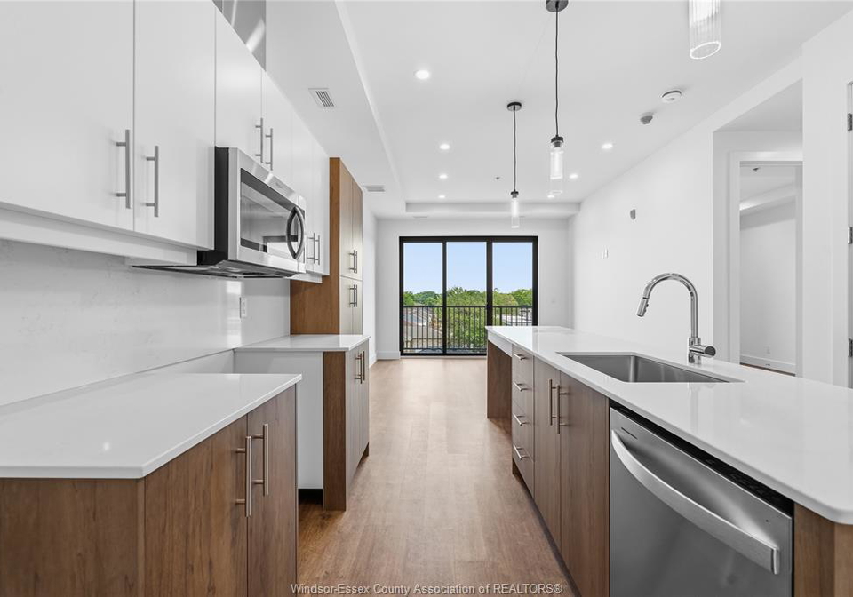 595-lilymac-windsor-ontario-26019044