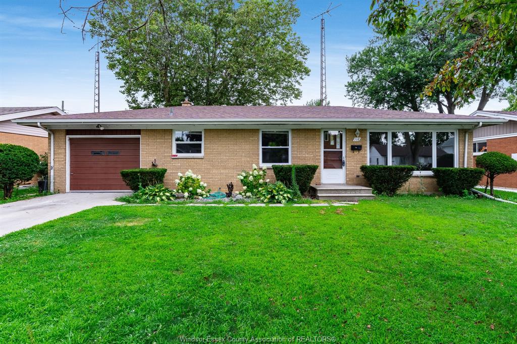 118-queens-leamington-ontario-26019054