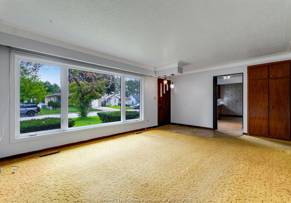 118-queens-leamington-ontario-26019054
