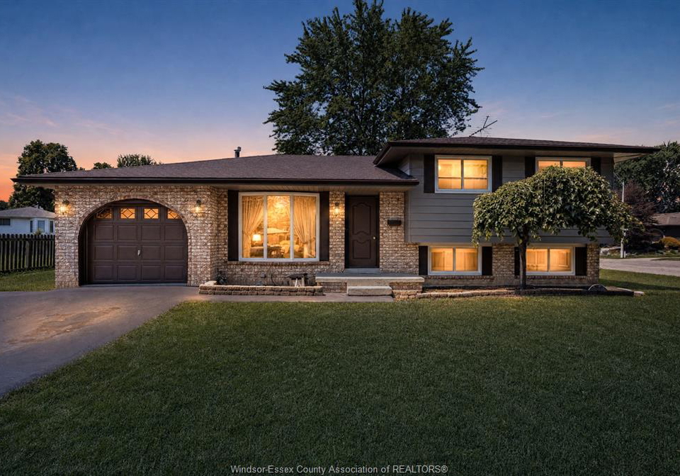 646-estate-park-tecumseh-ontario-26019069