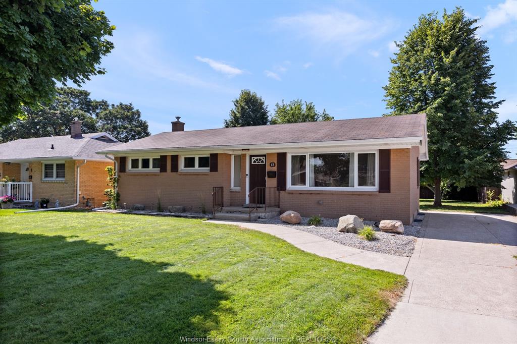 12-gladstone-leamington-ontario-26019070