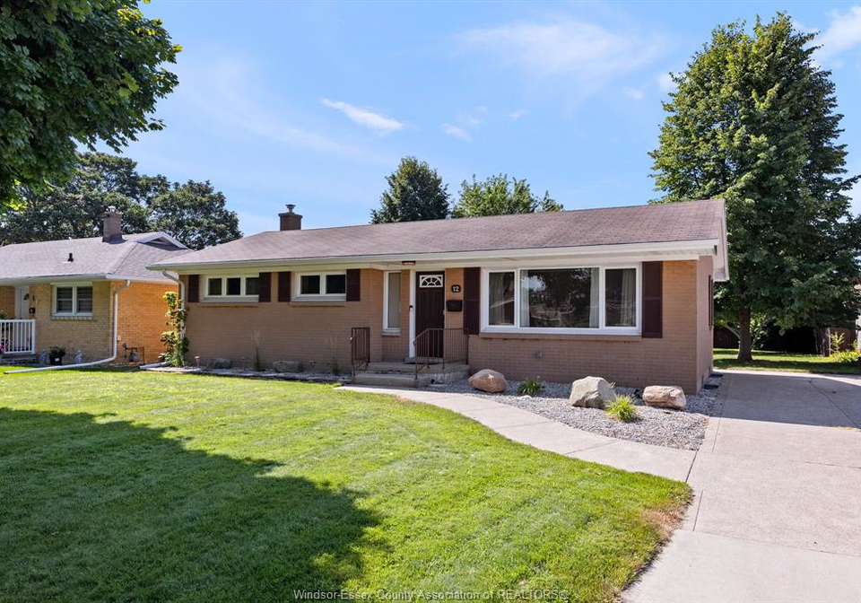 12-gladstone-leamington-ontario-26019070