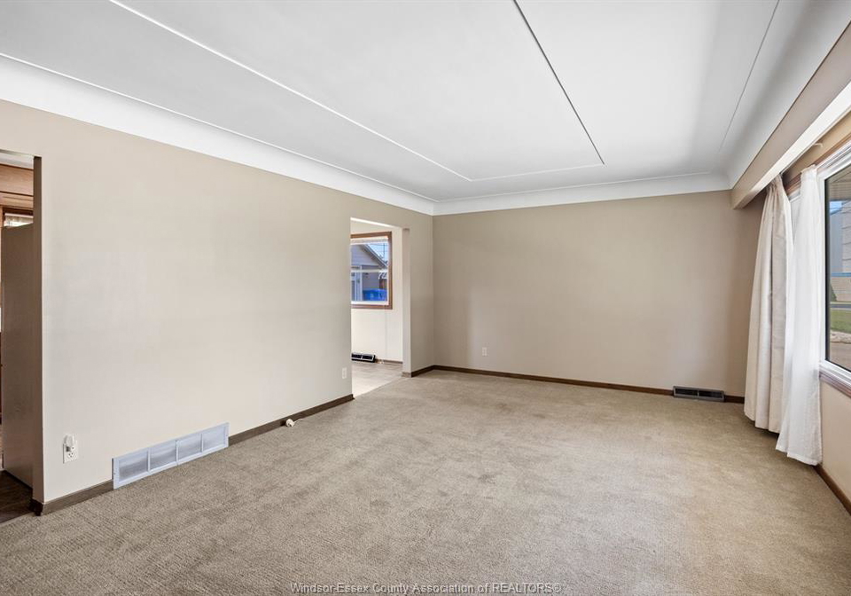 12-gladstone-leamington-ontario-26019070