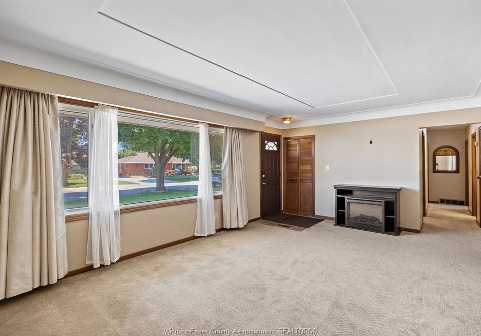 12-gladstone-leamington-ontario-26019070