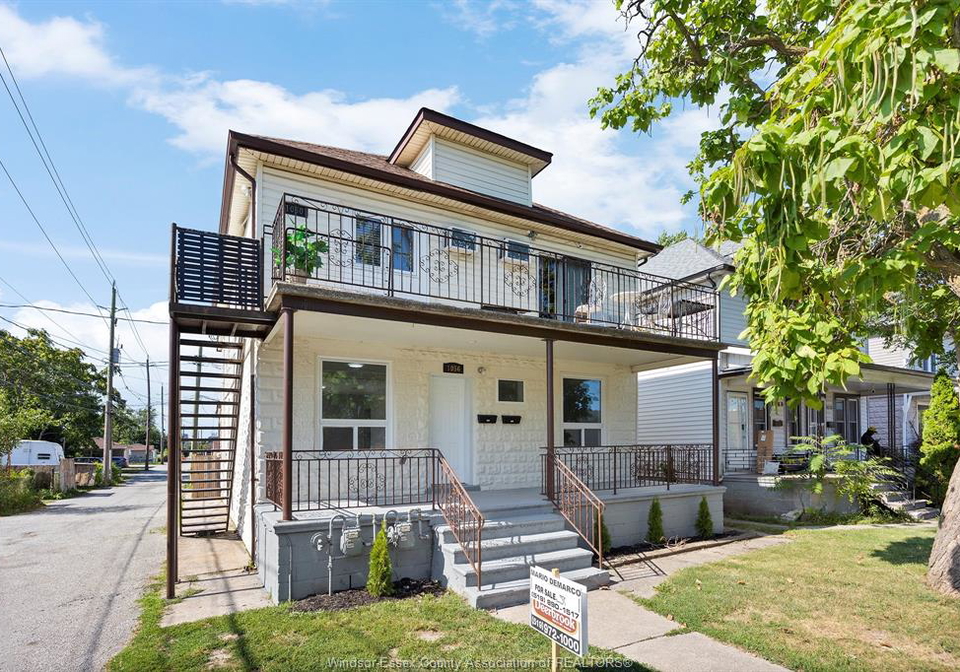 1056-1060-niagara-windsor-ontario-26019076