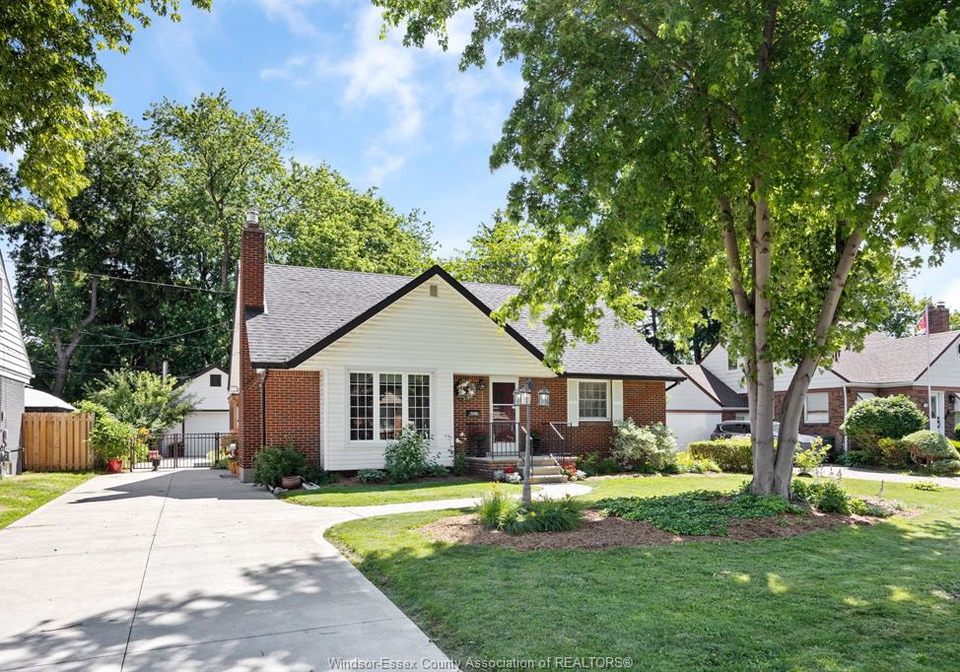 2720-academy-windsor-ontario-26019091