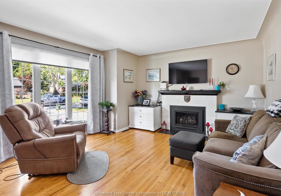 2720-academy-windsor-ontario-26019091