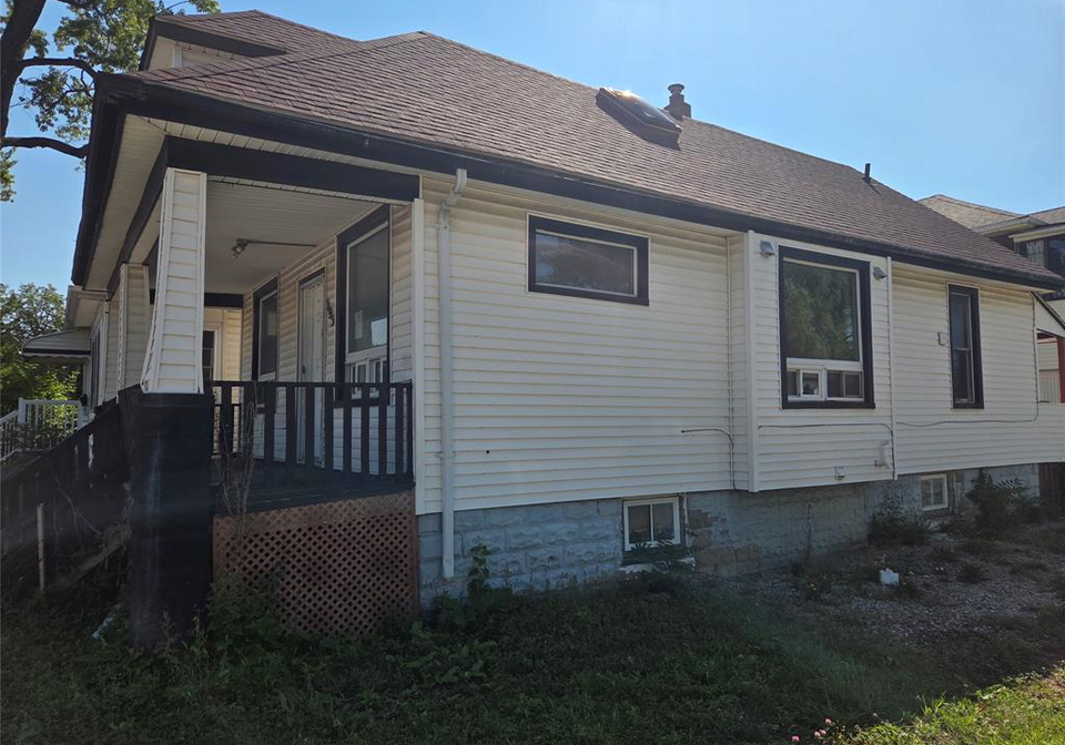 393-newbury-street-windsor-ontario-26019094
