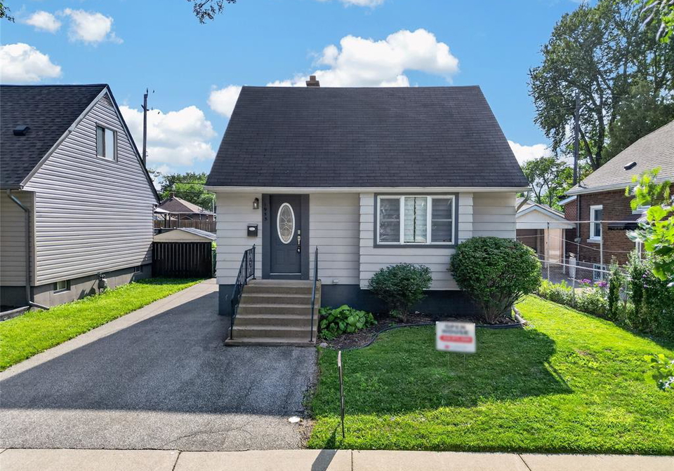 1953-francois-road-windsor-ontario-26019097