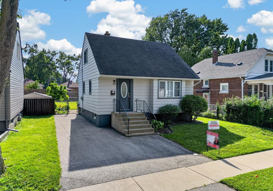 1953-francois-road-windsor-ontario-26019097