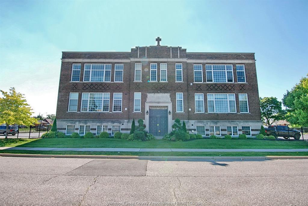 647-irvine-avenue-windsor-ontario-26019098