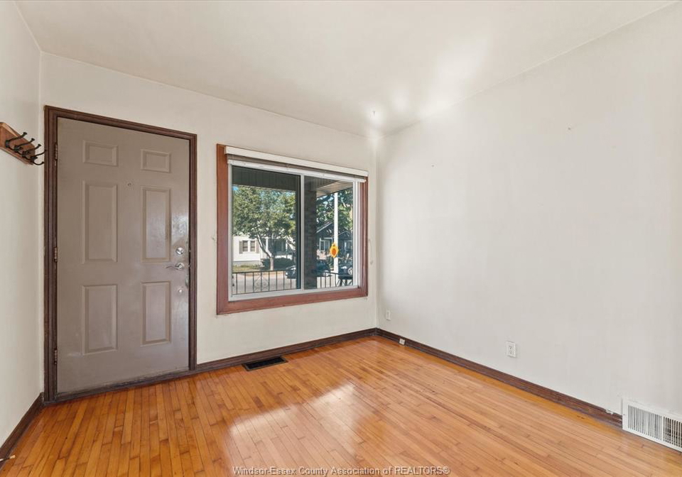 1768-hall-avenue-windsor-ontario-26019104