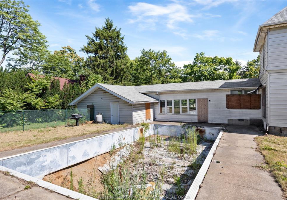 3770-sandwich-street-windsor-ontario-26019107