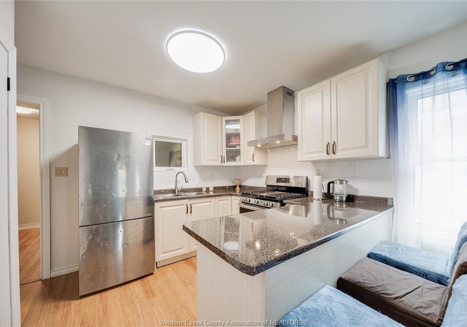 1626-albert-windsor-ontario-26019116