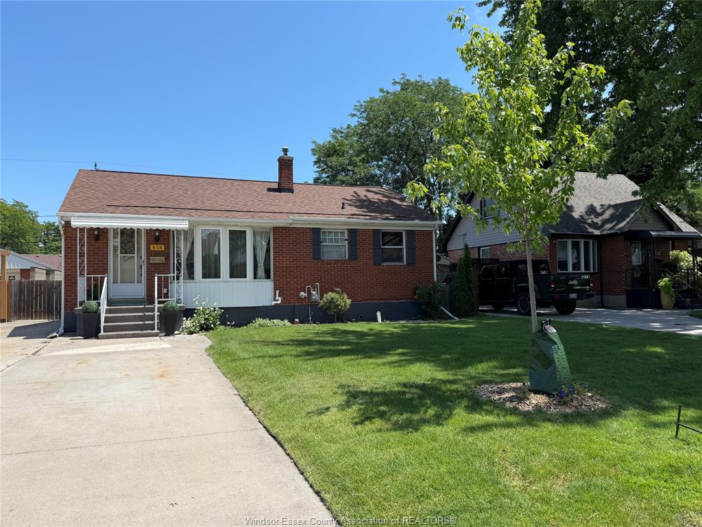 858-laporte-windsor-ontario-26019154