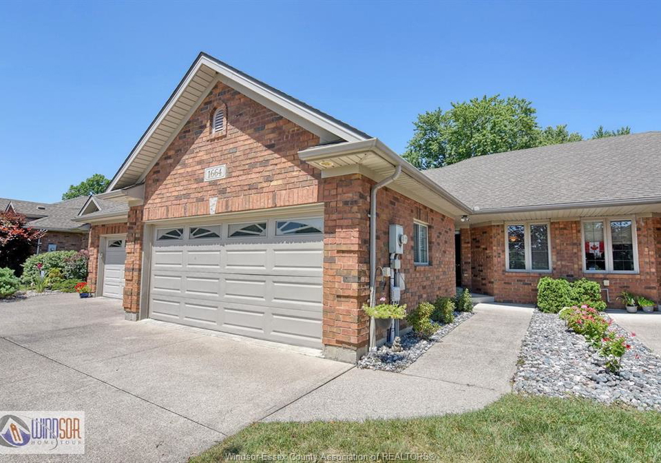 1664-naples-lasalle-ontario-26019163