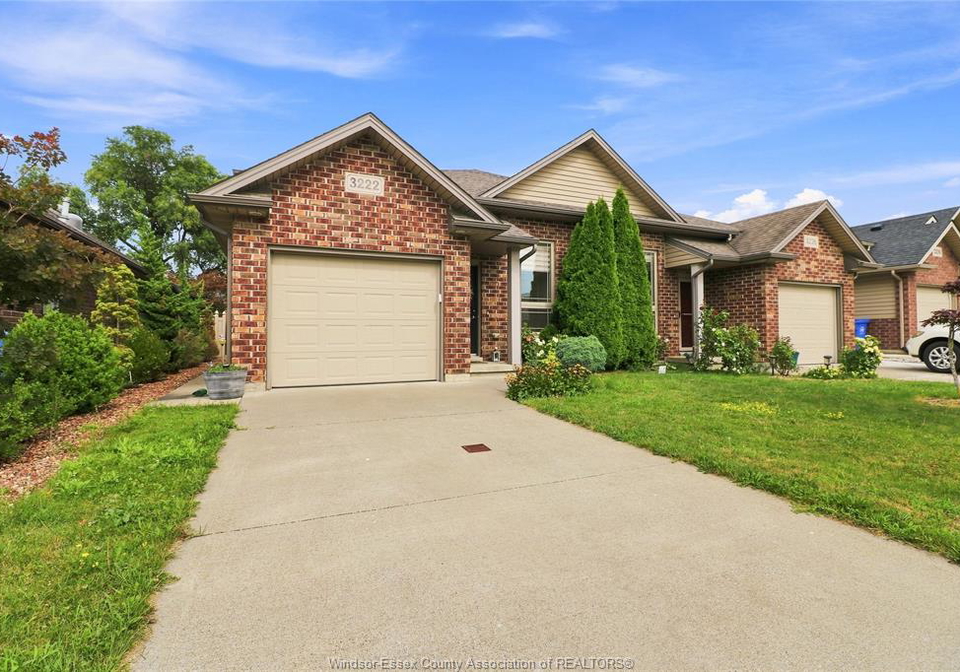 3222-seville-avenue-windsor-ontario-26019164