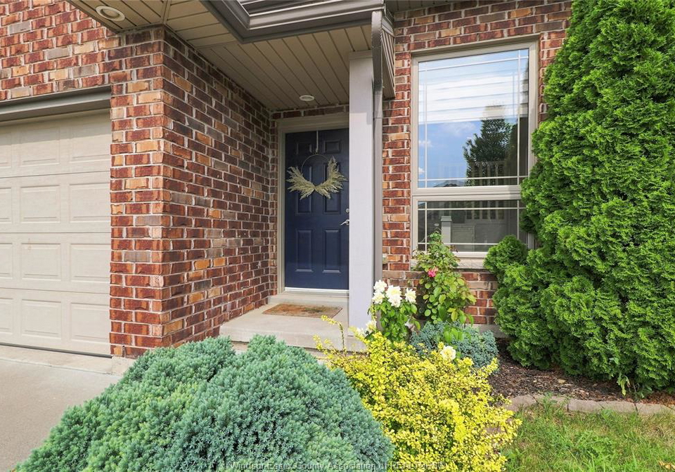 3222-seville-avenue-windsor-ontario-26019164