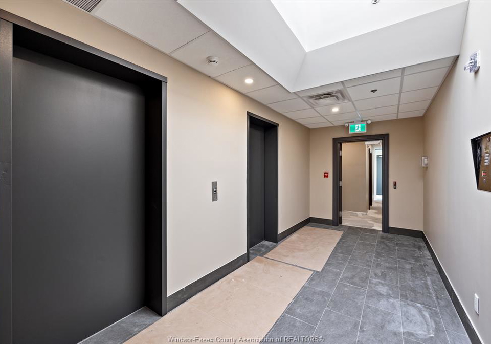 1500-ouellette-windsor-ontario-26019186