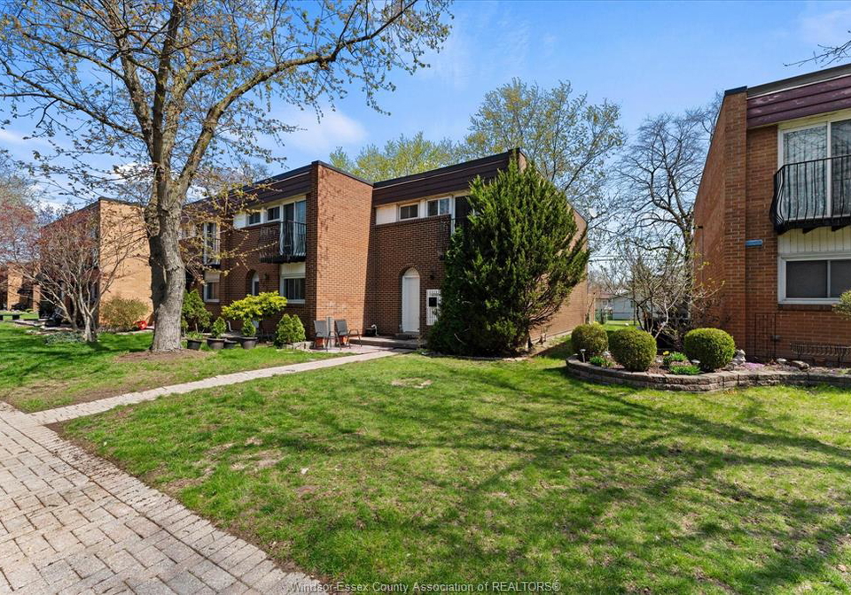 1858-eastgate-estates-windsor-ontario-26019214