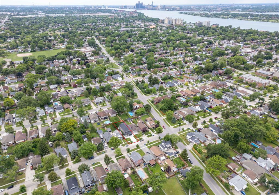 1019-glidden-windsor-ontario-26019218