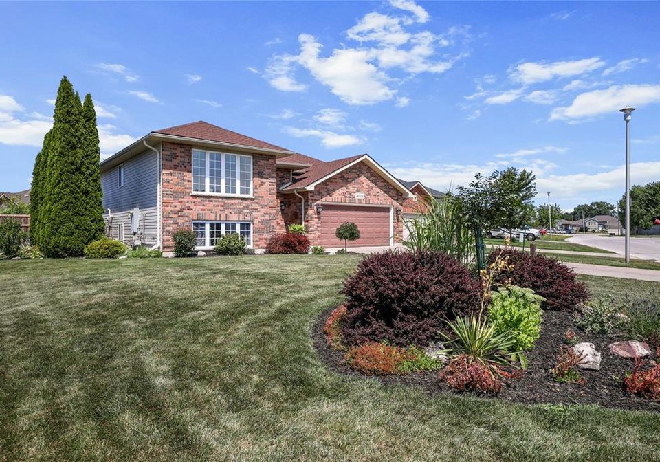 4026-applewood-drive-petrolia-ontario-26019221
