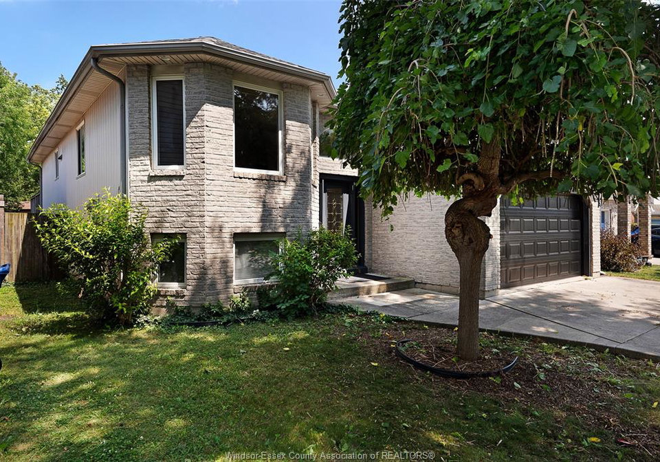 3438-treeline-court-windsor-ontario-26019226
