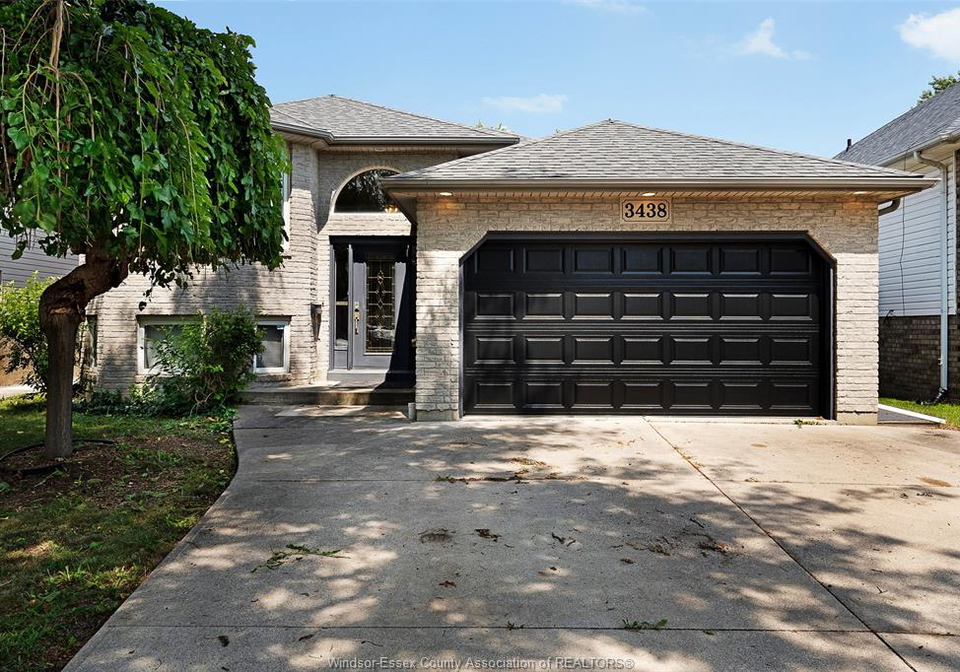 3438-treeline-court-windsor-ontario-26019226