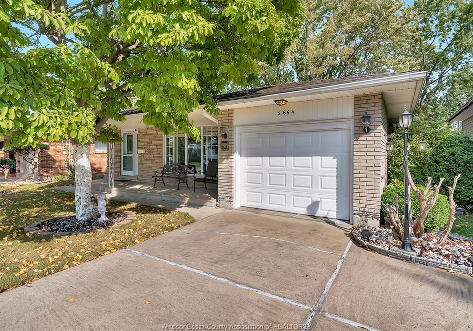 2664-rivard-avenue-windsor-ontario-26019243