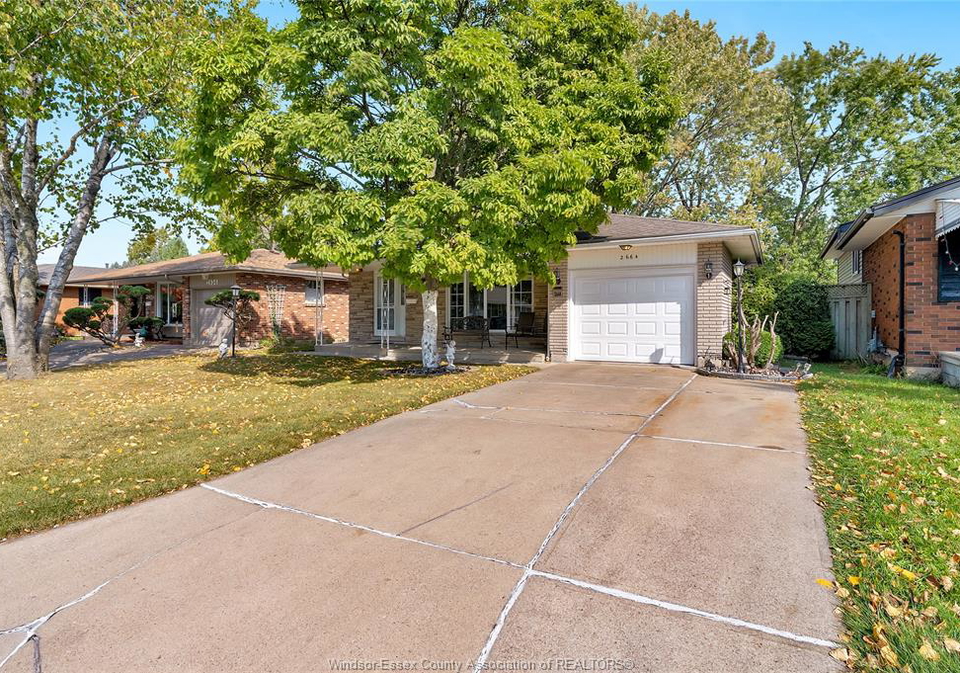 2664-rivard-avenue-windsor-ontario-26019243