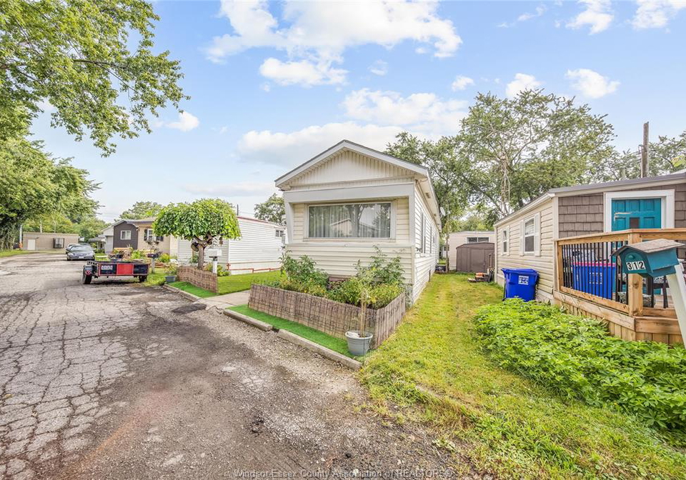 310-pompano-avenue-windsor-ontario-26019251