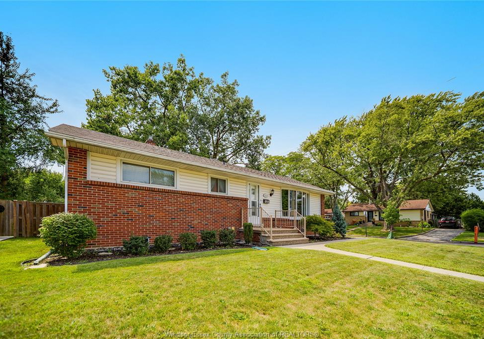 3665-randolph-avenue-windsor-ontario-26019265