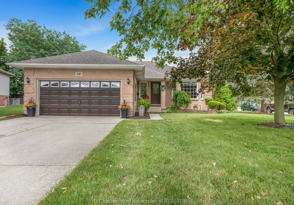 59-blossom-place-chatham-ontario-26019276