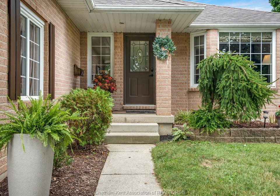 59-blossom-place-chatham-ontario-26019276