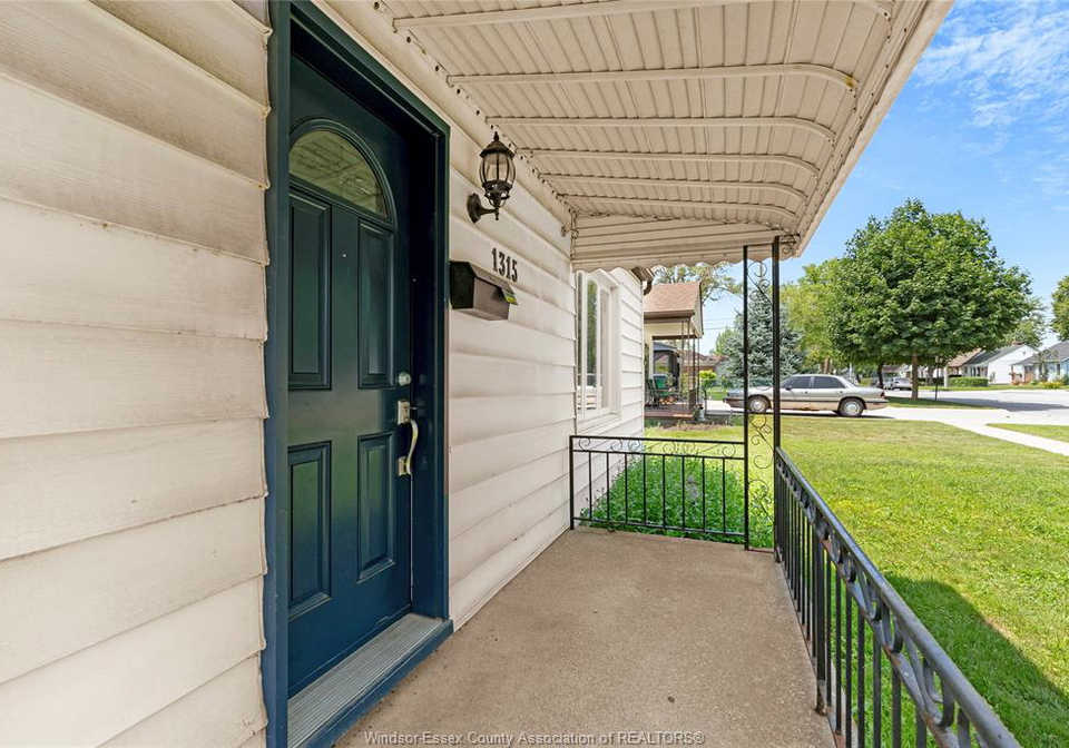 1315-partington-avenue-windsor-ontario-26019303