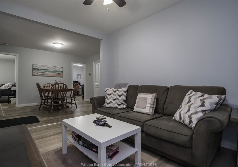 624-charles-windsor-ontario-26019307