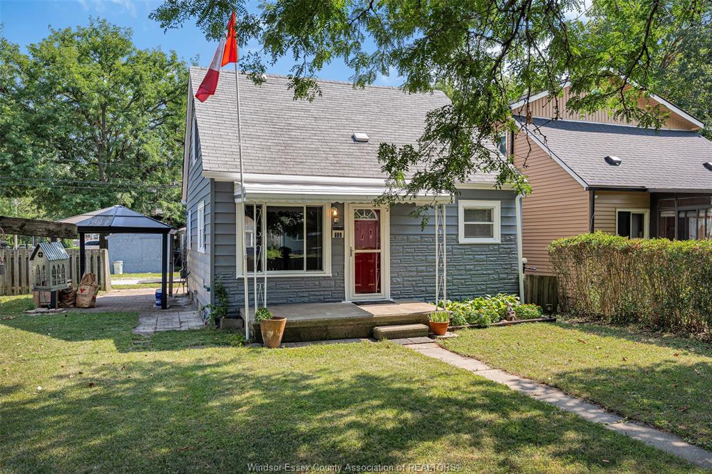 699-capitol-windsor-ontario-26019310