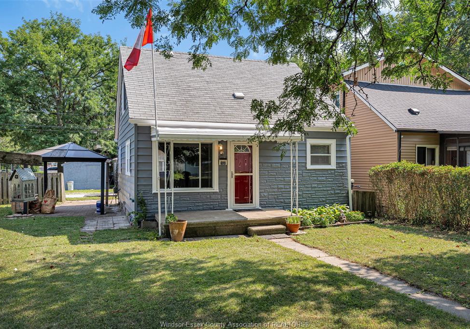 699-capitol-windsor-ontario-26019310