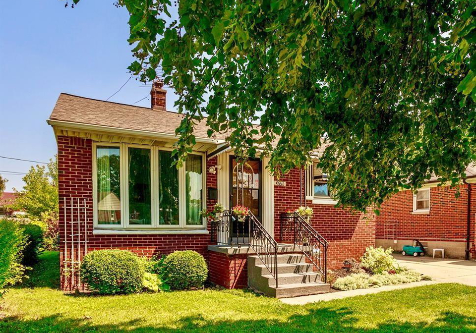 3775-myrtle-windsor-ontario-26019315