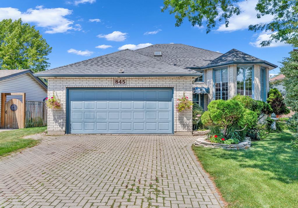 845-superior-street-lasalle-ontario-26019319