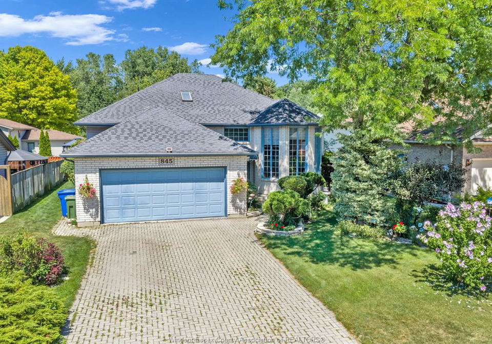 845-superior-street-lasalle-ontario-26019319