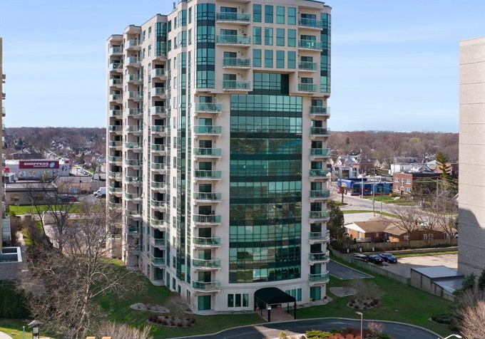 4789-riverside-drive-east-windsor-ontario-26019321