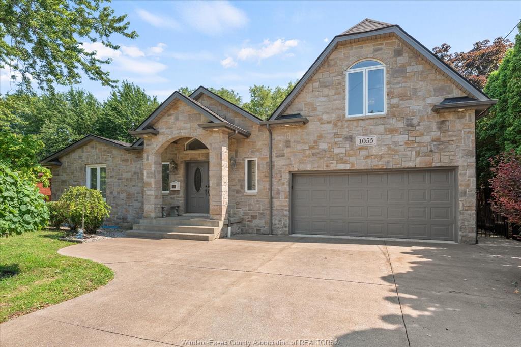 1055-roseland-drive-south-windsor-ontario-26019344