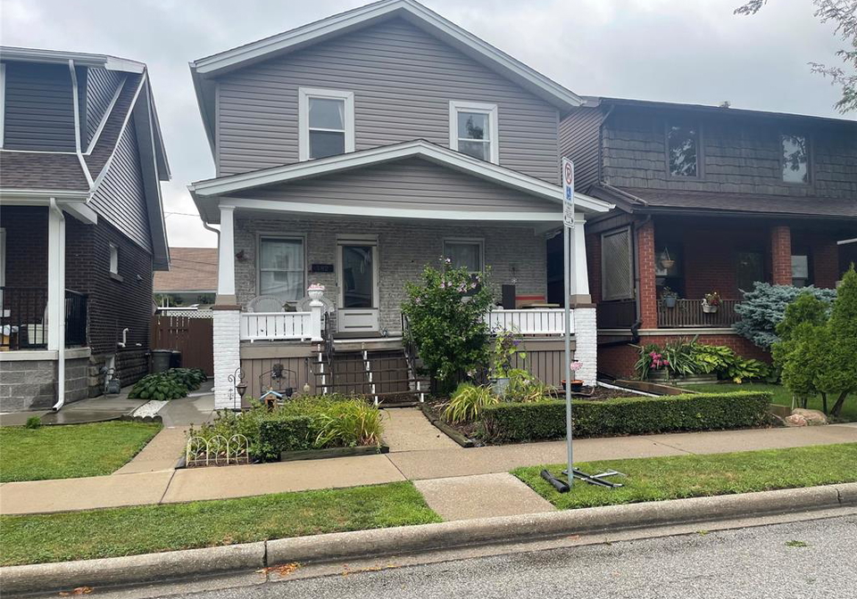 382-pine-windsor-ontario-26019346