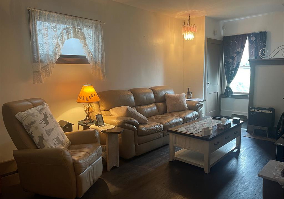 382-pine-windsor-ontario-26019346