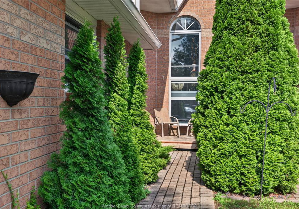 4629-eagle-crescent-windsor-ontario-26019349