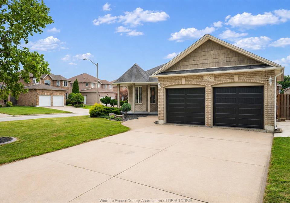 597-compton-windsor-ontario-26019359