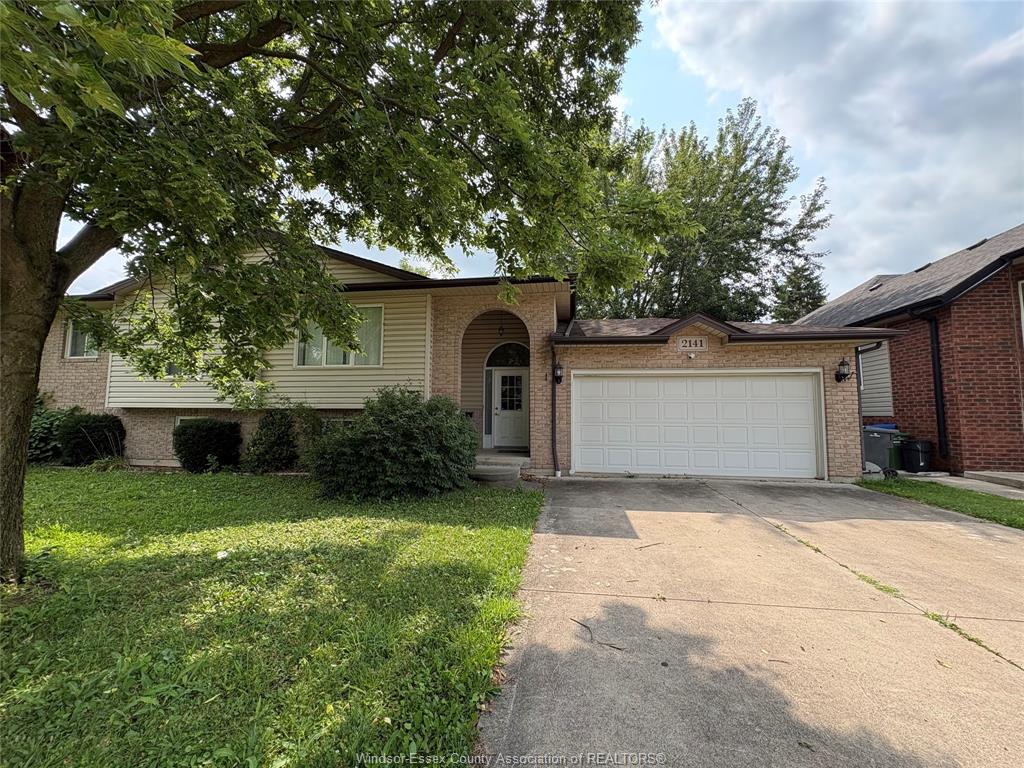 2141-longfellow-windsor-ontario-26019361