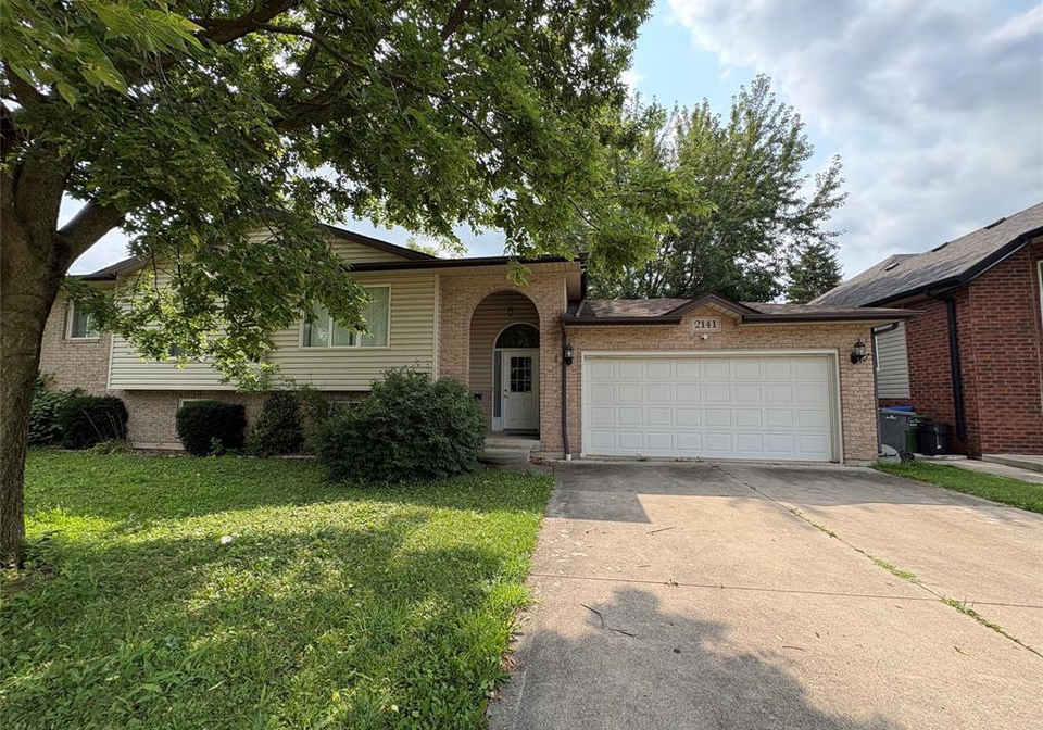2141-longfellow-windsor-ontario-26019361