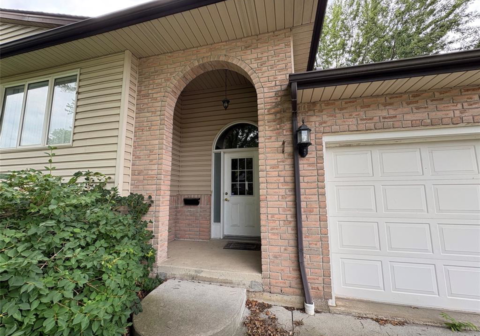 2141-longfellow-windsor-ontario-26019361
